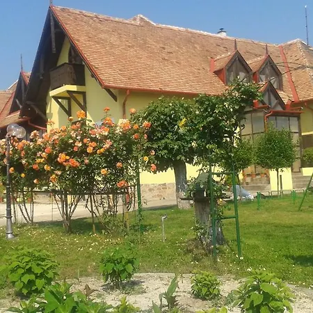 Vakacio Ueduelo 3*