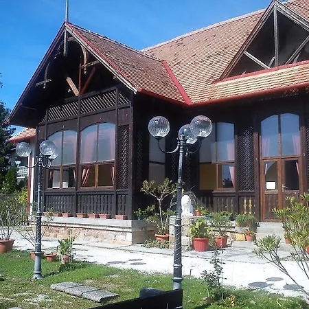 Апарт-отель Vakacio Ueduelo Ревфюлёп